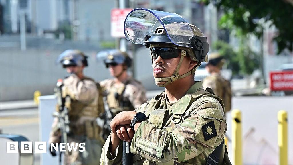 US court allows Trump to keep control of National Guard in LA