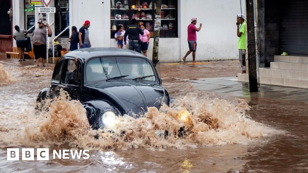 Hurricane Erick hits Mexico resort towns killing two