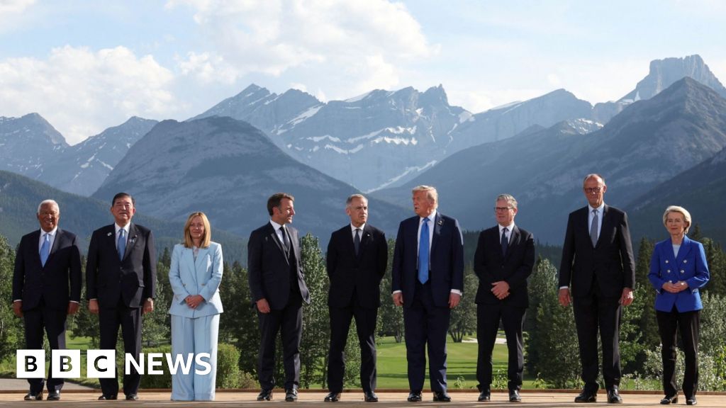 Watch: A trade deal, a family photo and the Middle East - Trump's short G7