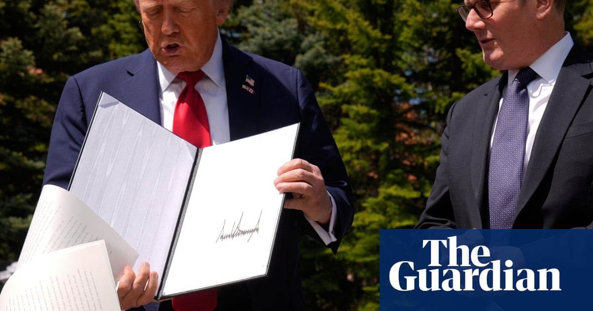 Starmer says he picked up Trump’s dropped papers to avoid security scare