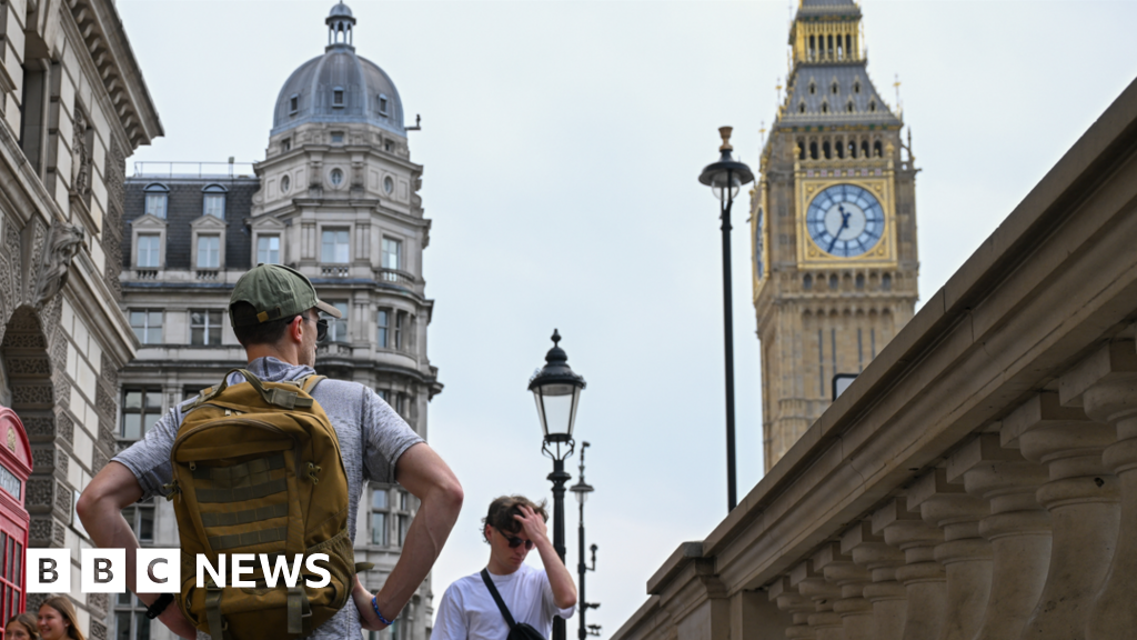 Public invited to decide how MPs' pay should be set