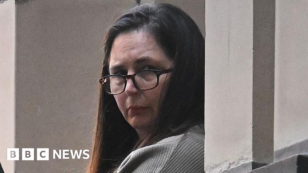 Erin Patterson: Jury starts deliberations in mushroom murder trial