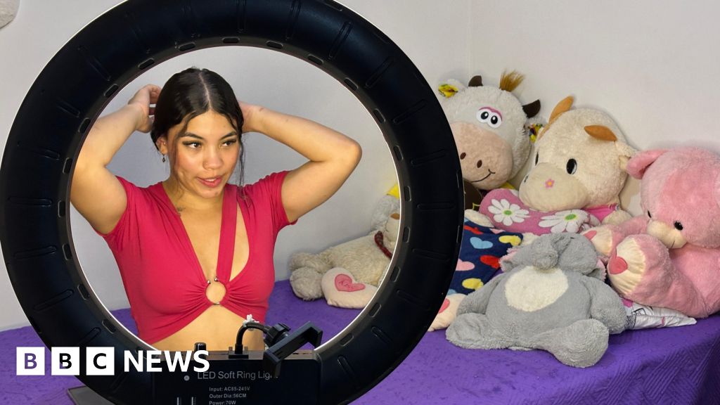 Sexcam industry recruited us while we were schoolgirls, say models