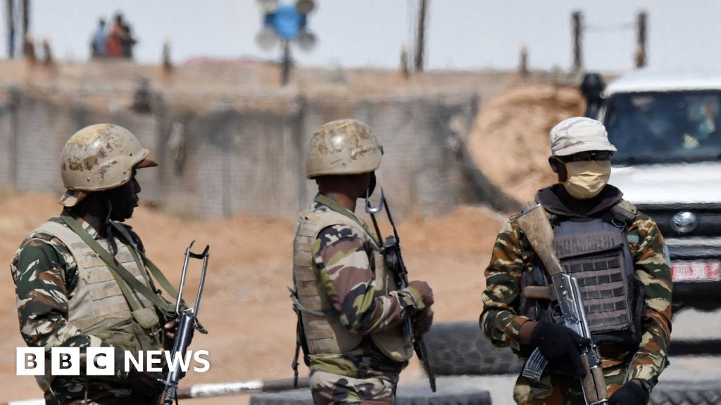 Jihadists on 200 motorbikes storm Niger army base
