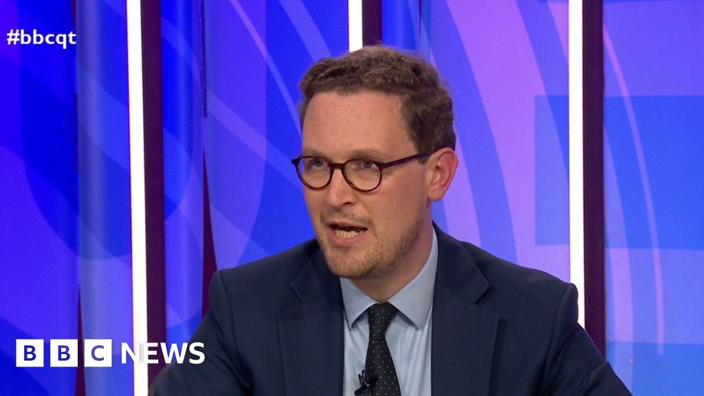 Row over Labour minister's small boat comments