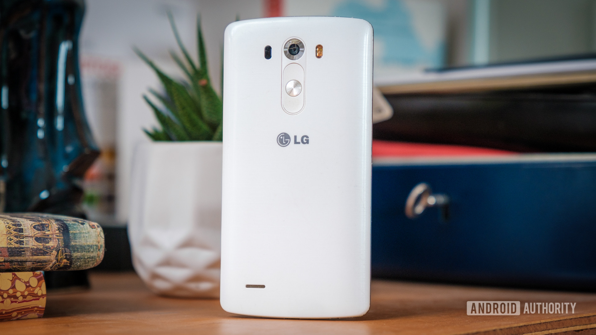 LG G3 back standing upright