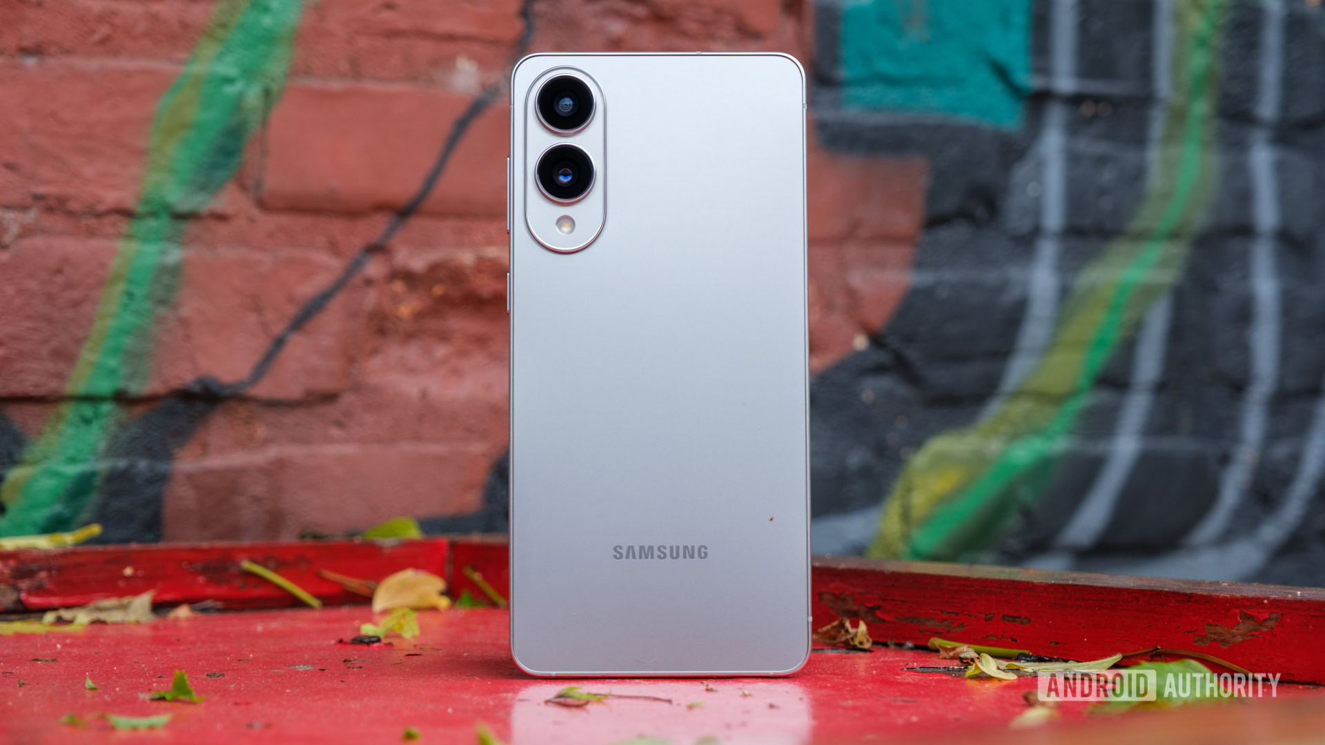 Samsung Galaxy S25 Edge standing hero