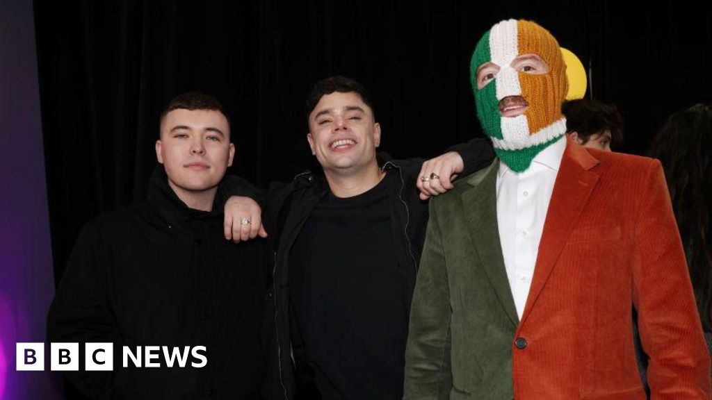 Kneecap Glastonbury performance 'not appropriate', PM says