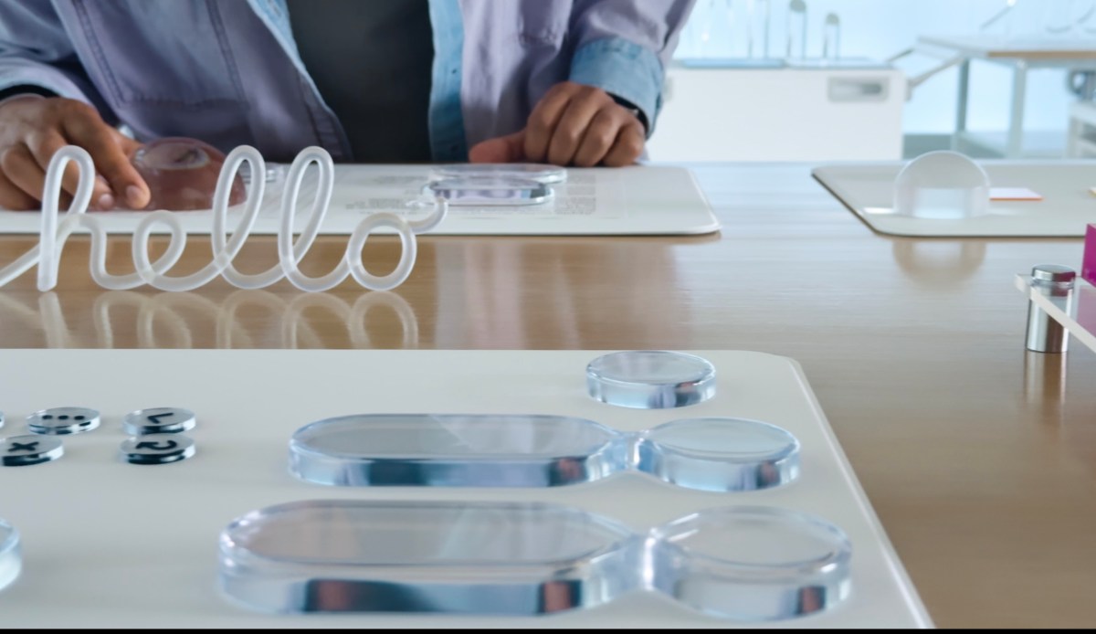 Apple adds widgets and message tapbacks to CarPlay with iOS 26 | TechCrunch