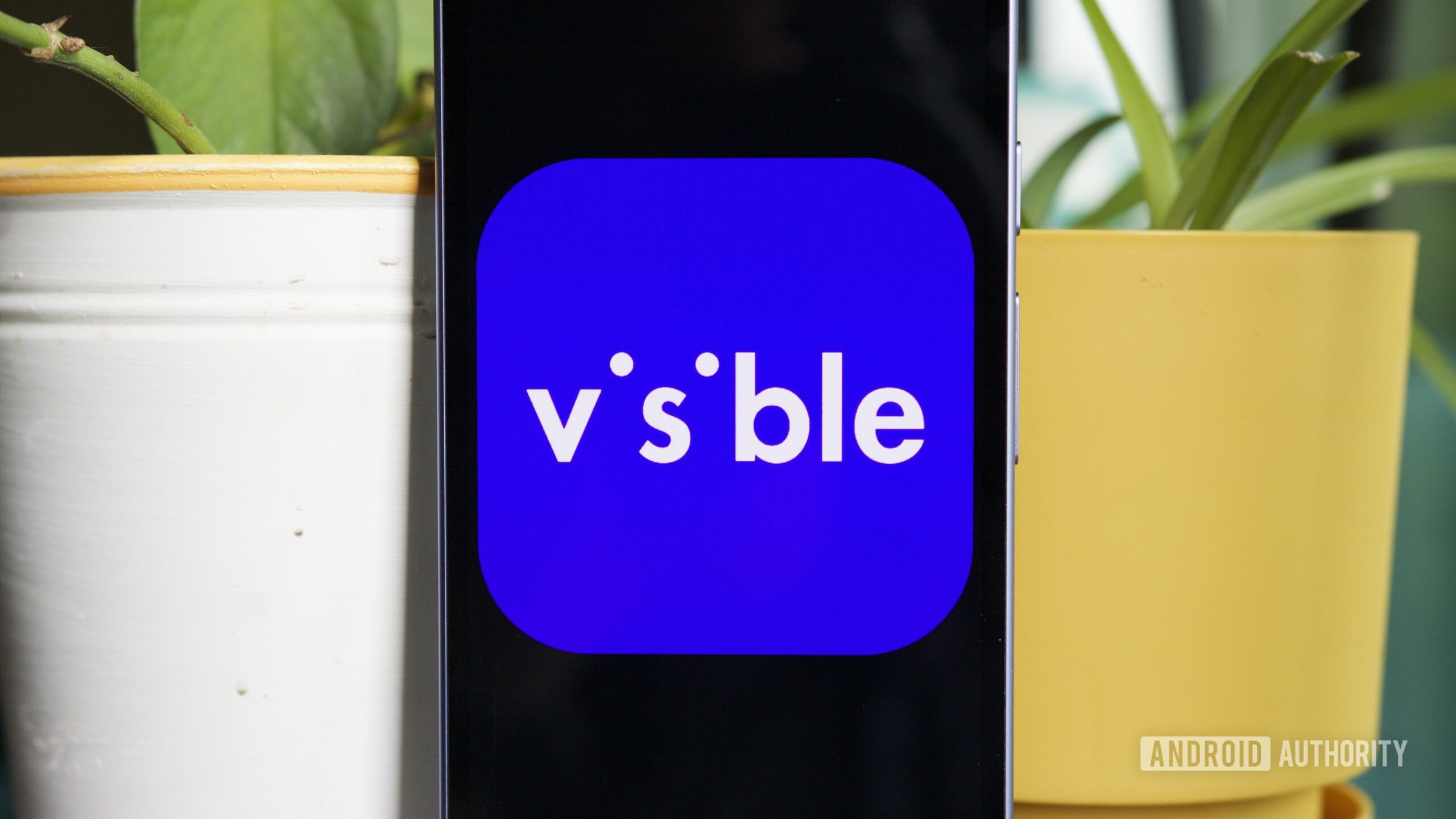 The Visible logo on an Android phone.