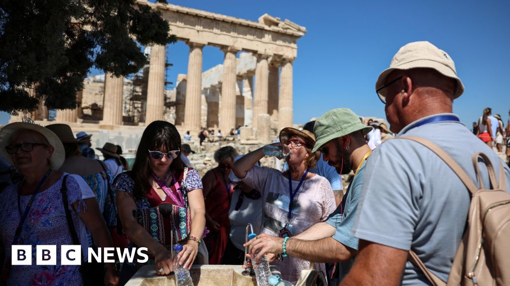 Acropolis closes as heatwave grips Greece