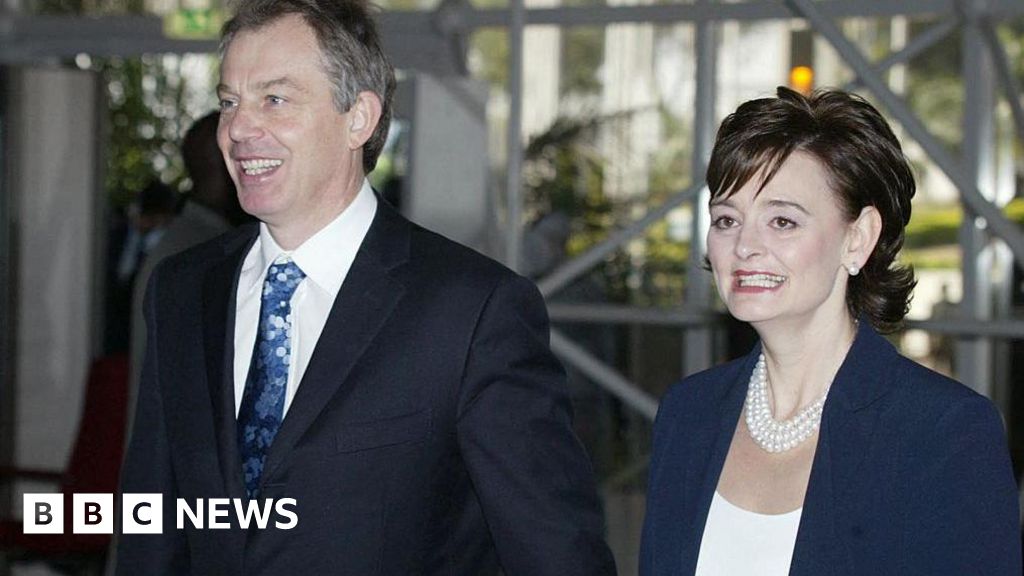 Blairs' discount designer clothes caused concern, No 10 files show