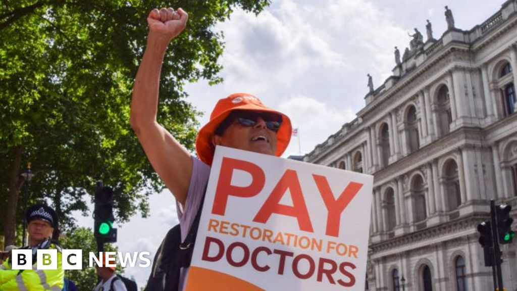 Health secretary and BMA to meet in bid to avoid strikes