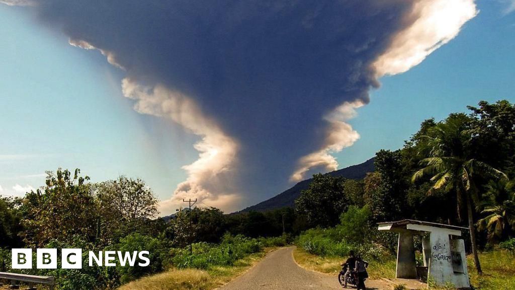 Indonesian volcano spews massive ash cloud as it erupts again