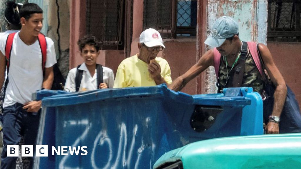 Cuban minister resigns after saying country has no beggars