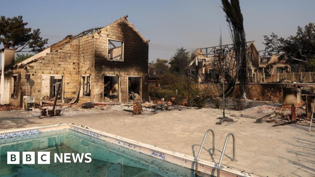 Two die in car during Cyprus wildfire as 44C heat expected