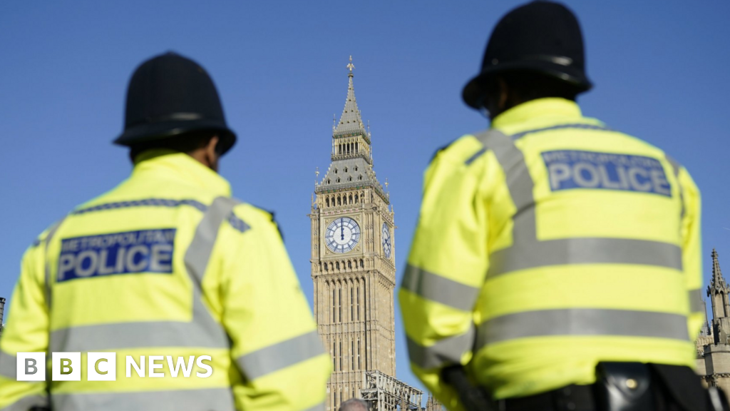 Met Police to close half its front desks following budget cuts