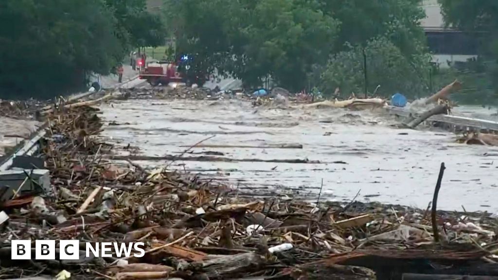 Several killed as flash flooding hits central Texas