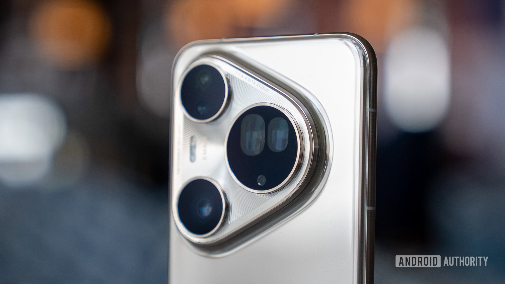 This phone has an industry-first switchable dual telephoto camera