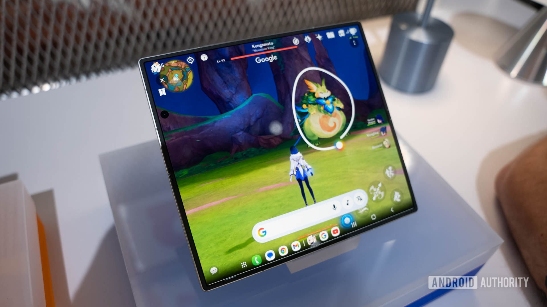 Samsung Galaxy Z Fold 7 using Circle to Search on video game Genshin Impact