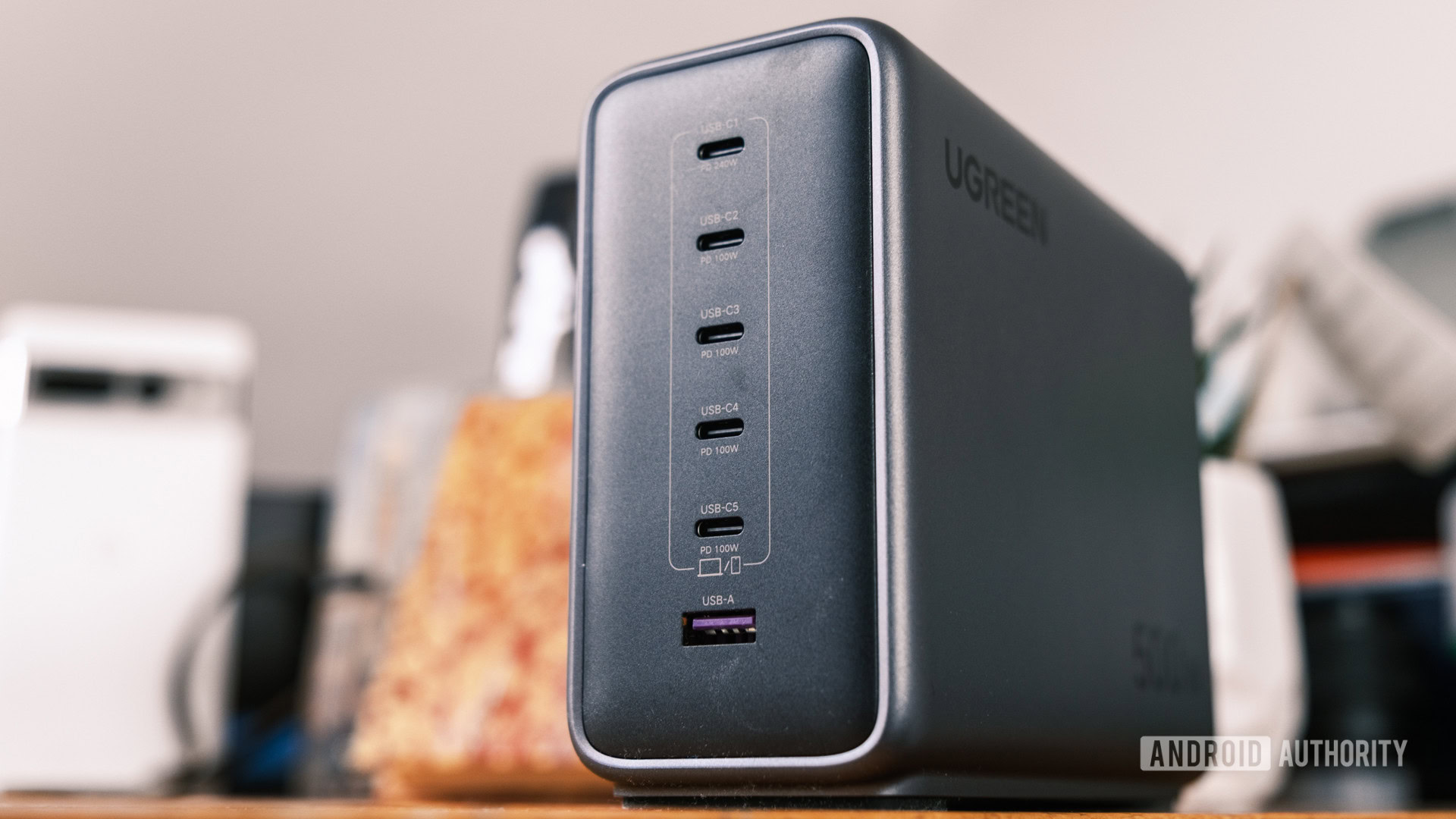 I’ve finally found it: This is the charger that has ended all my USB-C frustrations
