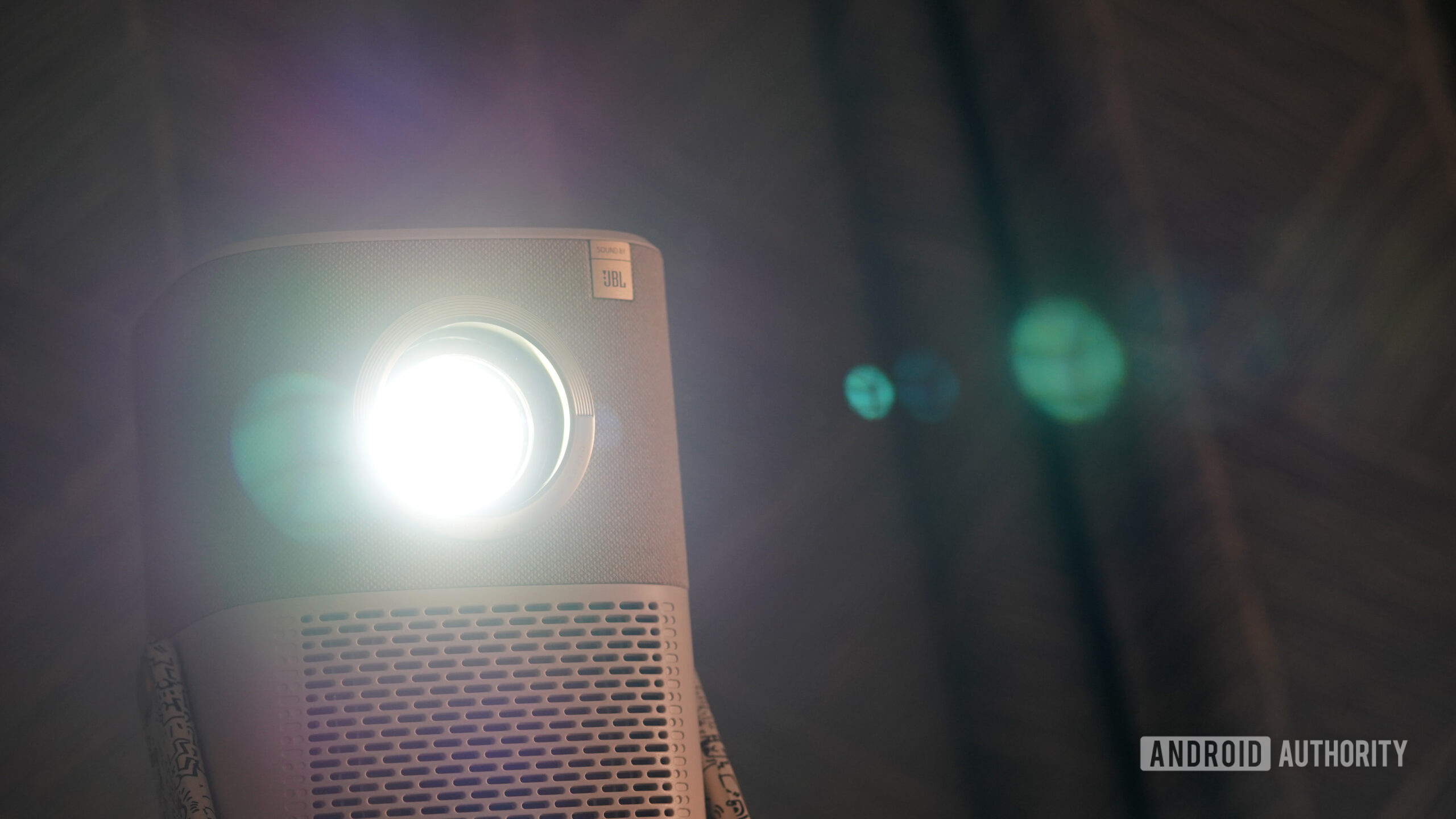 A Yaber Projector T2 projects a nostalgic glow.