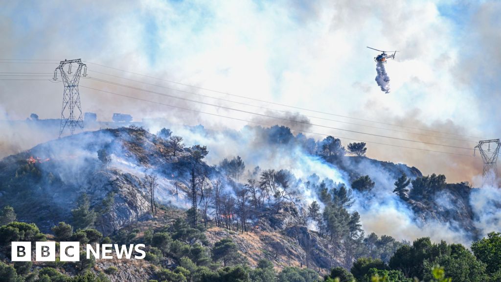 Wildfire threatens Marseille as a thousand firefighters defend city