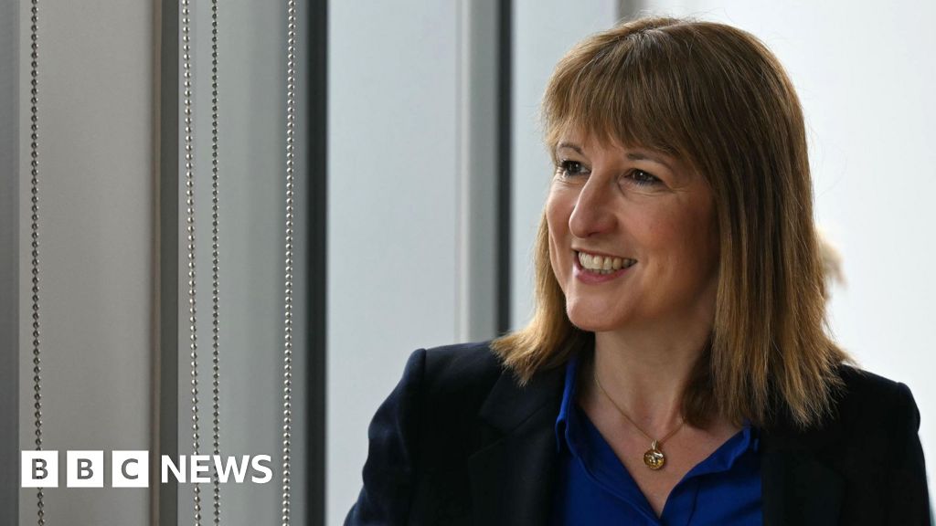 Rachel Reeves inadvertently breached rules on gifts, says MPs watchdog