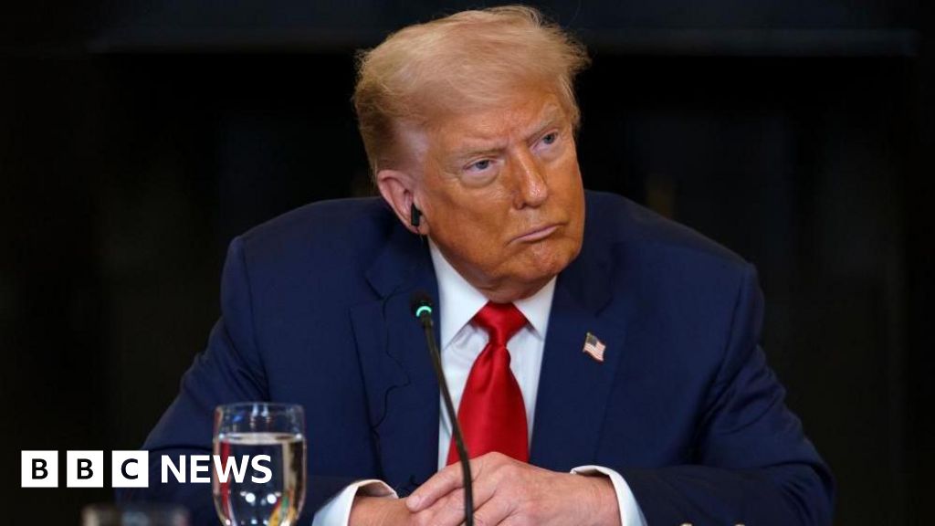 Trump threatens 35% tariffs on Canadian goods