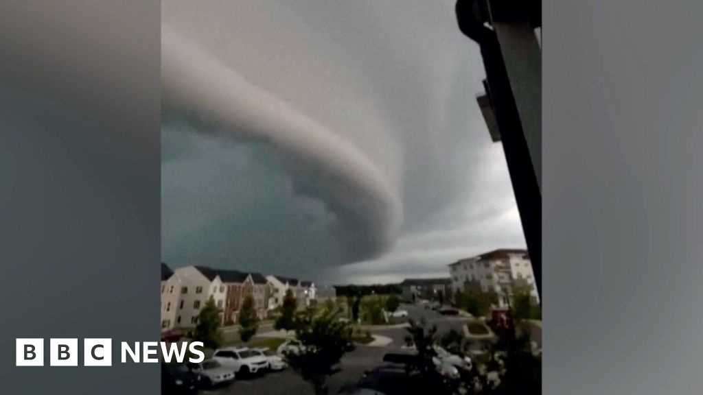 Watch: Rare shelf cloud seen over Maryland amid severe weather