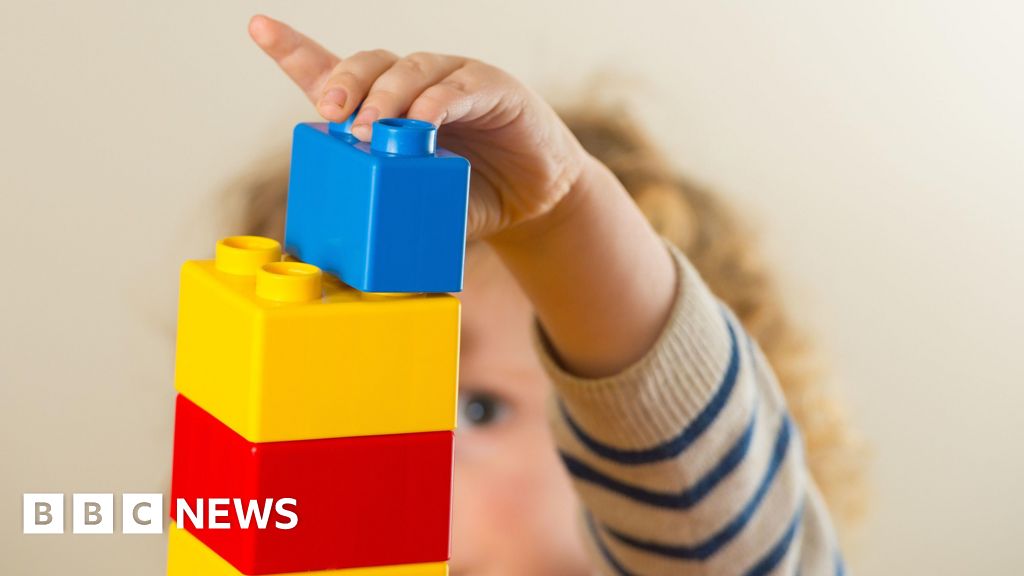 Nursery teachers to get £4,500 to work in disadvantaged areas