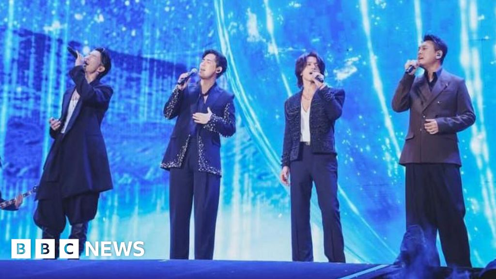 F4: Taiwanese boy band thrills fans with surprise concert reunion