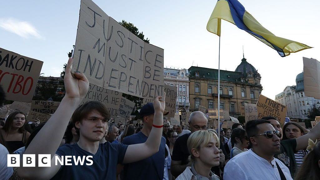 Zelensky announces new draft law on anti-corruption bodies after protests