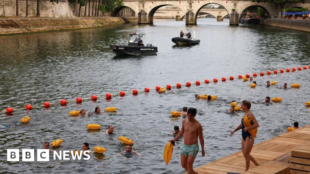 River Seine: Waters reopens to swimmers after century-long ban